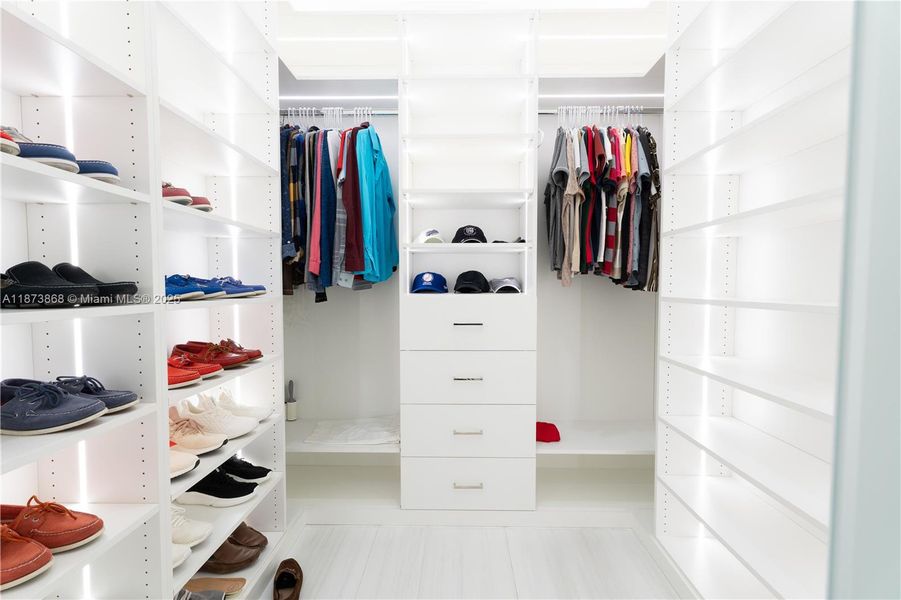 Image 36 of a home in .