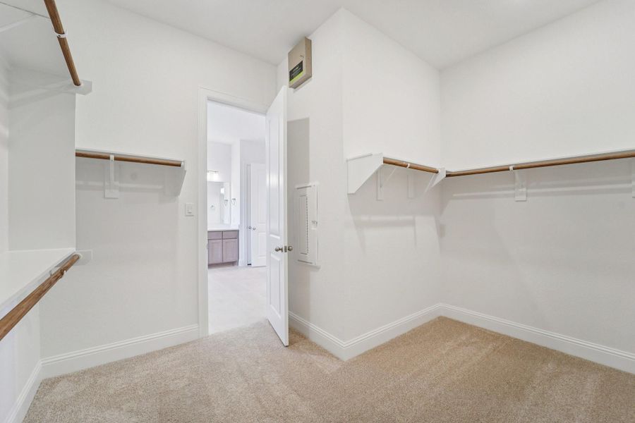 Spacious, unfurnished interior of a new home in Meridiana 70', Manvel (Image 18).