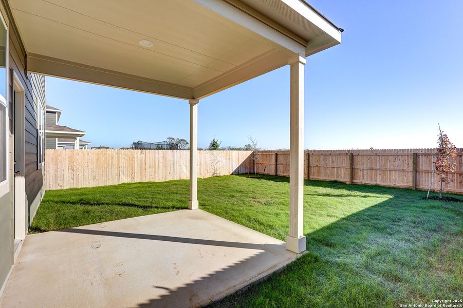 Exterior details and patio area of a home in Hacienda, San Antonio (Image 3).