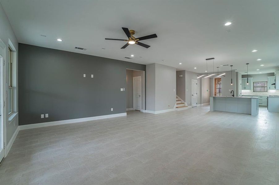 Spacious, unfurnished interior of a new home in , Dallas (Image 17).