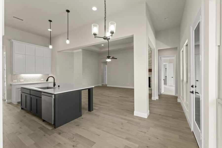 Image 26 representing the Stirling by Windsor Homes in Estates at Rockhill, Frisco, TX.