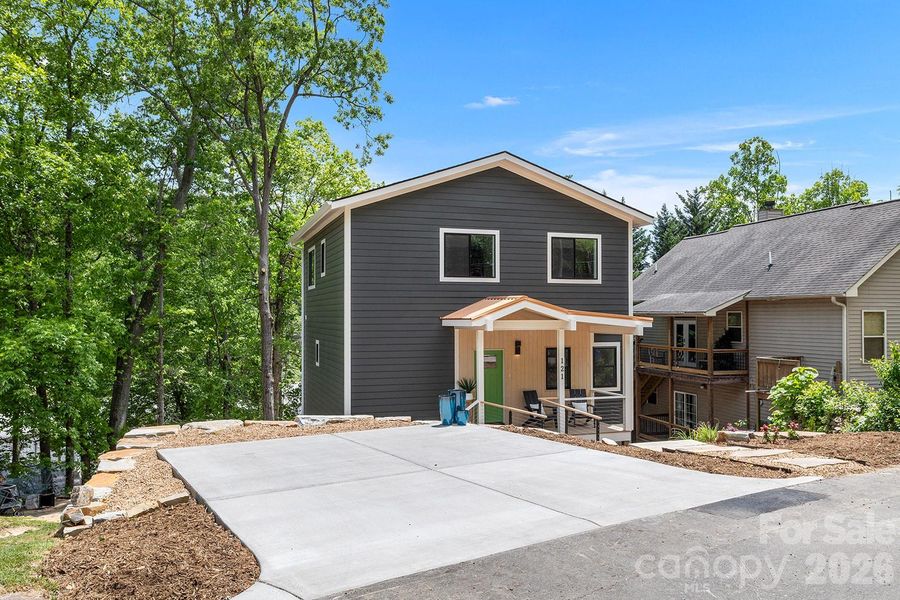 Image 37 of a home in .