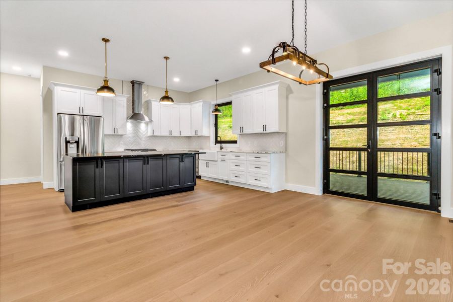 Spacious, unfurnished interior of a new home in , Fairview (Image 34).