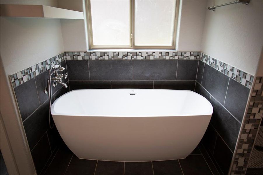 Extra large soaker tub in the primary bath