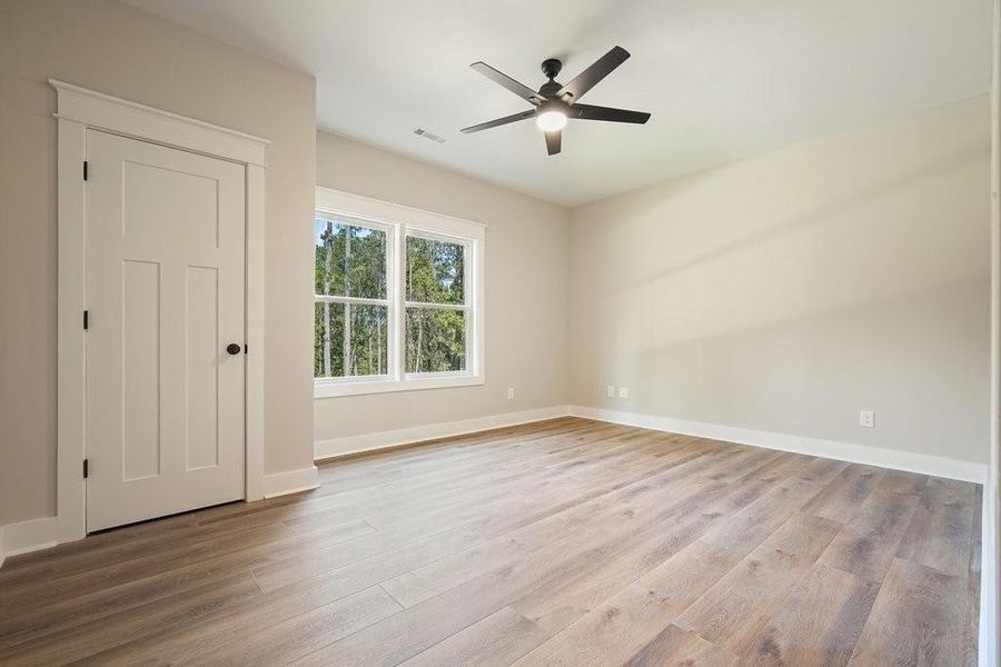 Spacious, unfurnished interior of a new home in , Talking Rock (Image 33).