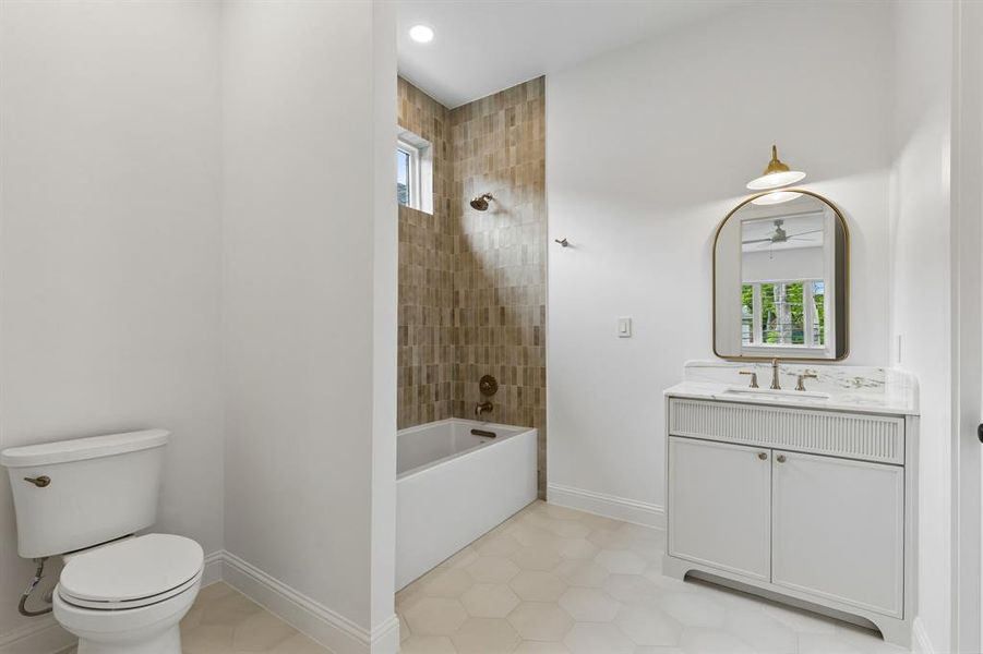 Furnished interior view inside a new home in , Dallas (Image 4).