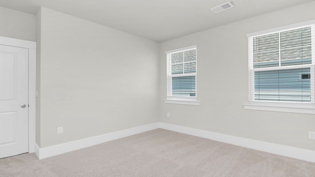 Spacious, unfurnished interior of a new home in Livingston Woods, Irmo (Image 19).