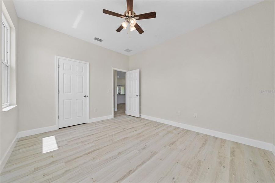 Spacious, unfurnished interior of a new home in , Kissimmee (Image 9).