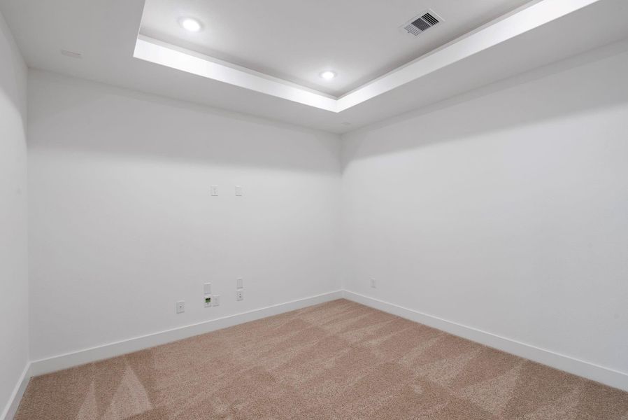 Spacious, unfurnished interior of a new home in Valencia 60', Manvel (Image 28).