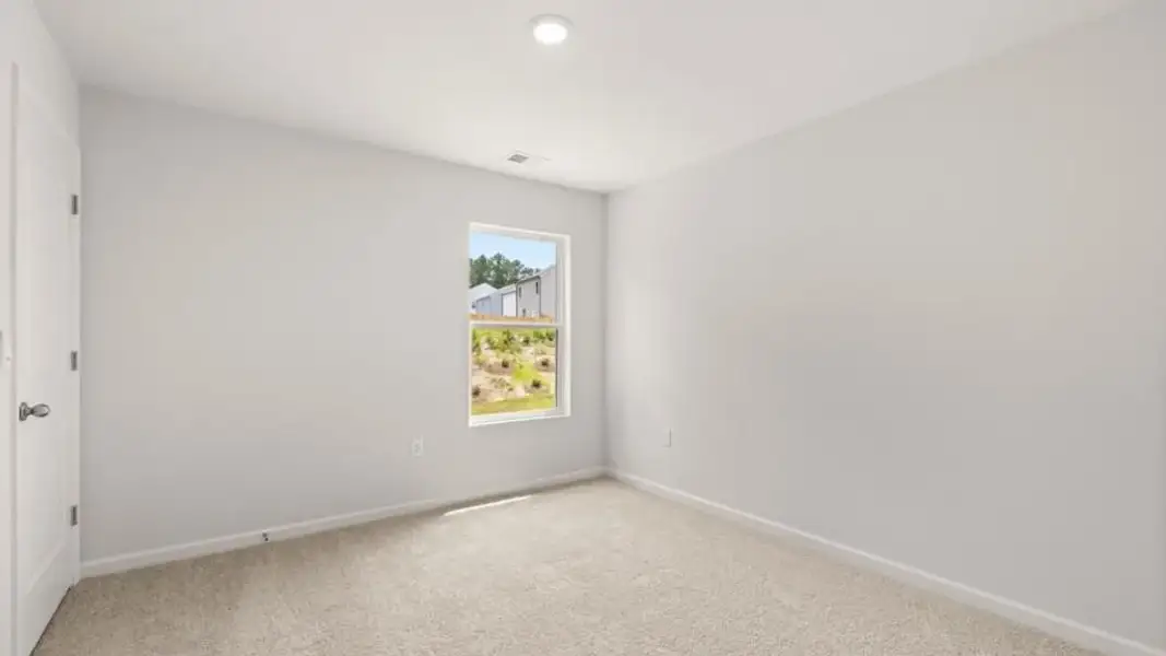 Spacious, unfurnished interior of a new home in Oakleigh Glen, Dallas (Image 10).