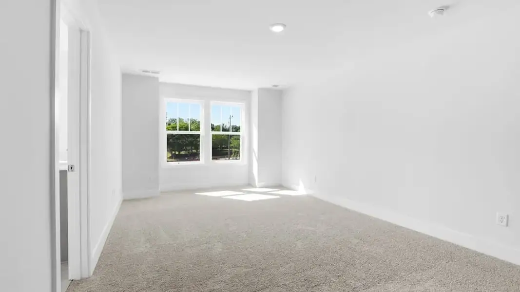 Representative unfurnished interior of a home built from the Lansing by D.R. Horton in Ashmore Hills, Mauldin (Image 28).