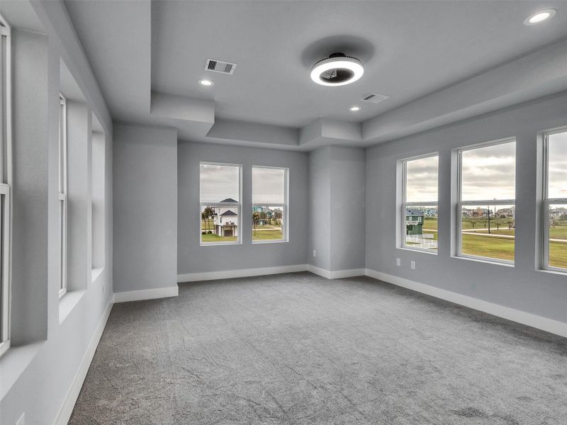 Spacious, unfurnished interior of a new home in , Galveston (Image 22).