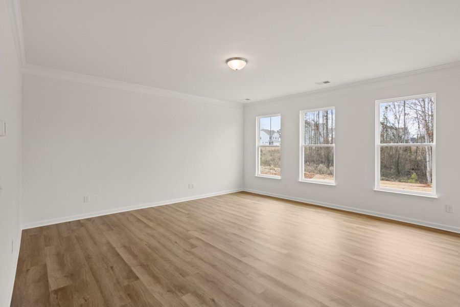 Spacious, unfurnished interior of a new home in Bellevue, Greenville (Image 20).