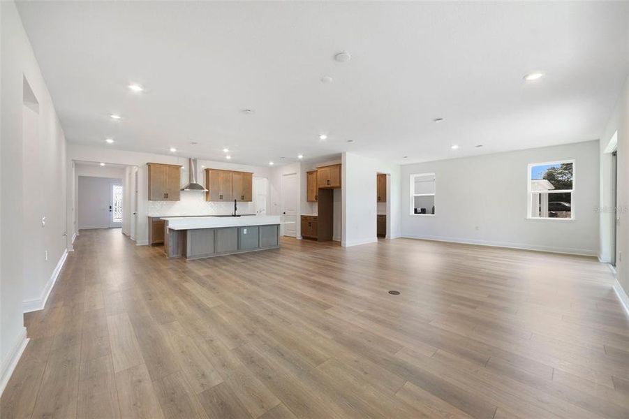 Spacious, unfurnished interior of a new home in Acuera Estates, Apopka (Image 19).