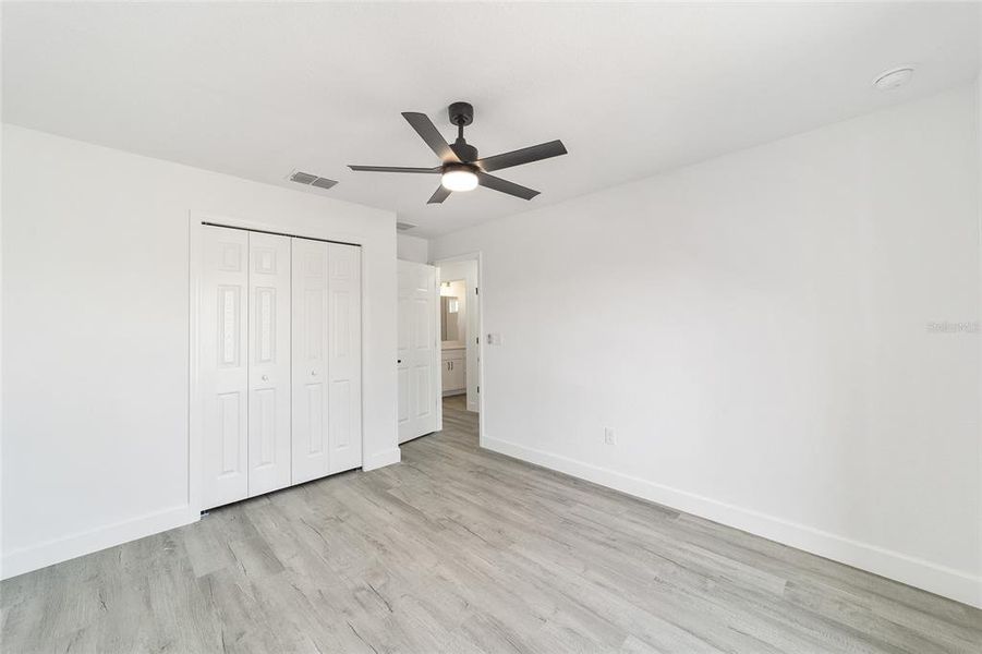 Spacious, unfurnished interior of a new home in , Ocala (Image 32).
