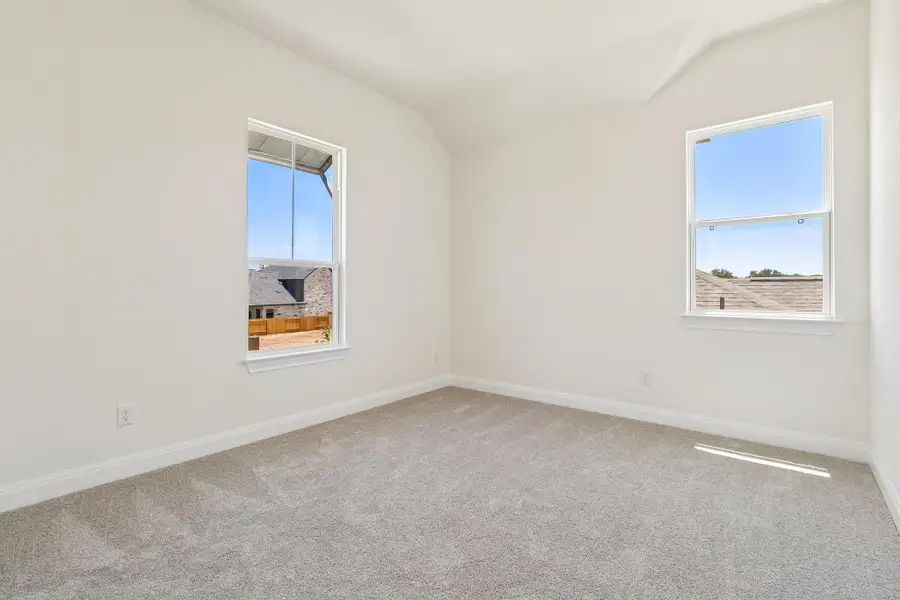 Spacious, unfurnished interior of a new home in Persimmon, Buda (Image 14).