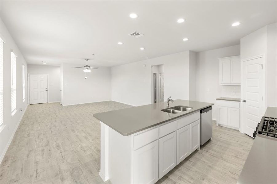 16. 115 Van Horn - Kitchen (3) 16. 115 Van Horn - Kitchen (3)