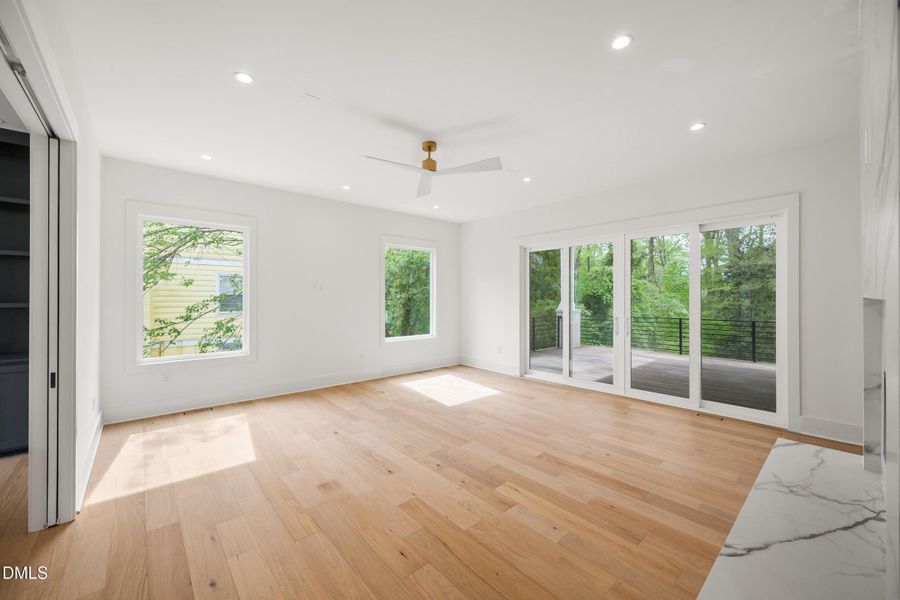 9 -2817 claremont rd, interior