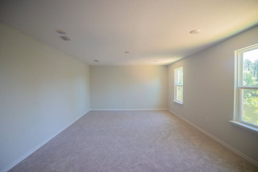 Spacious, unfurnished interior of a new home in Seminole Bend, Pensacola (Image 9).