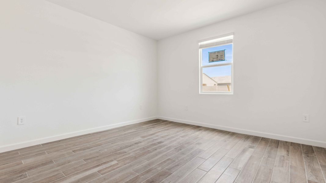 Spacious, unfurnished interior of a new home in Entrada Del Oro, Gold Canyon (Image 14).