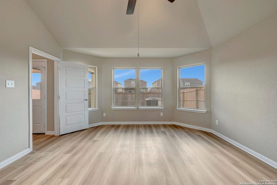 Spacious, unfurnished interior of a new home in Park Place, New Braunfels (Image 20).