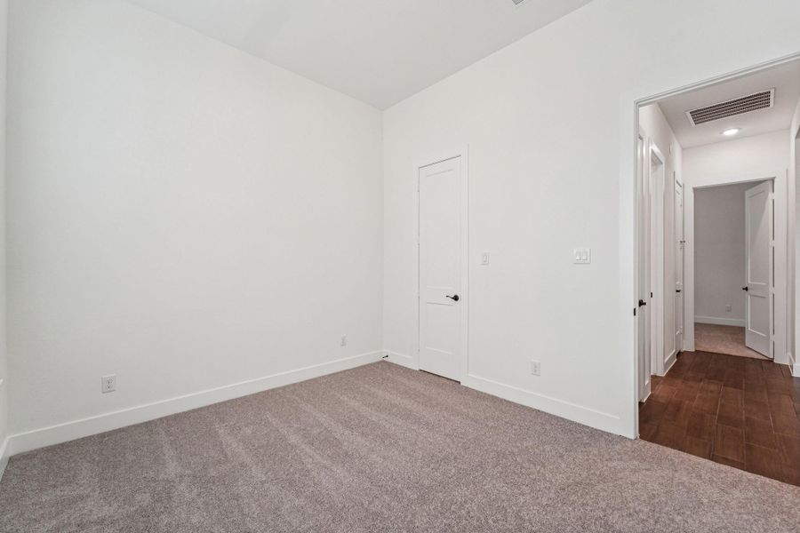 Spacious, unfurnished interior of a new home in Kresston, Montgomery (Image 41).