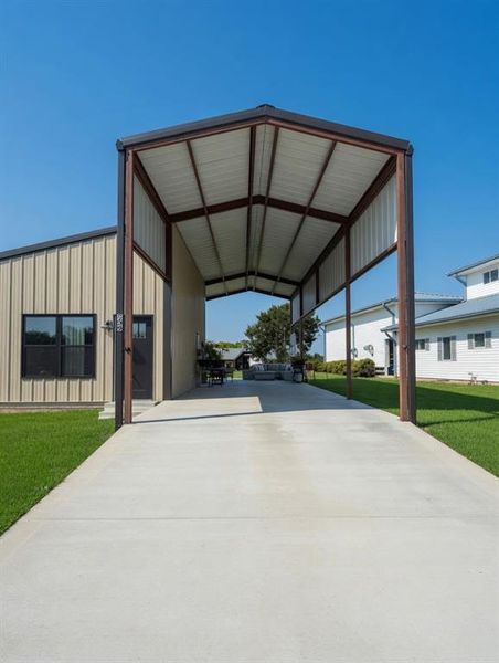 Community amenities in , Whitney (Image 13).