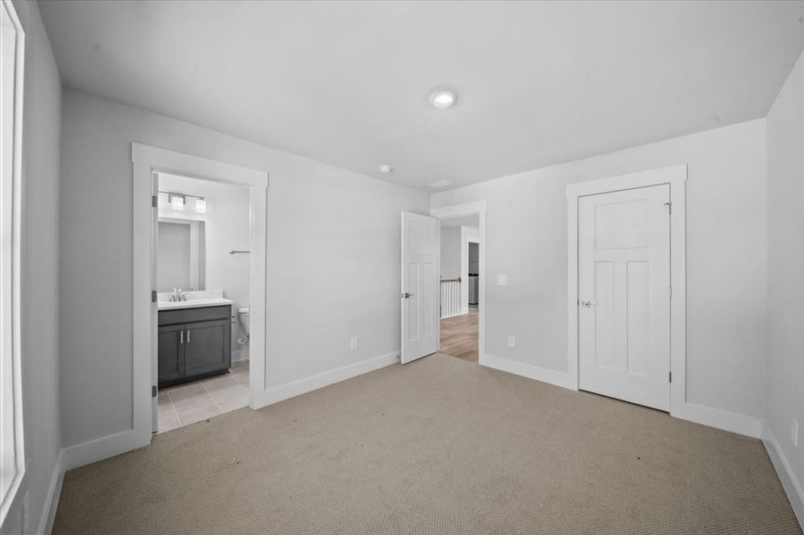 Spacious, unfurnished interior of a new home in Riverwood Farm, Piedmont (Image 16).