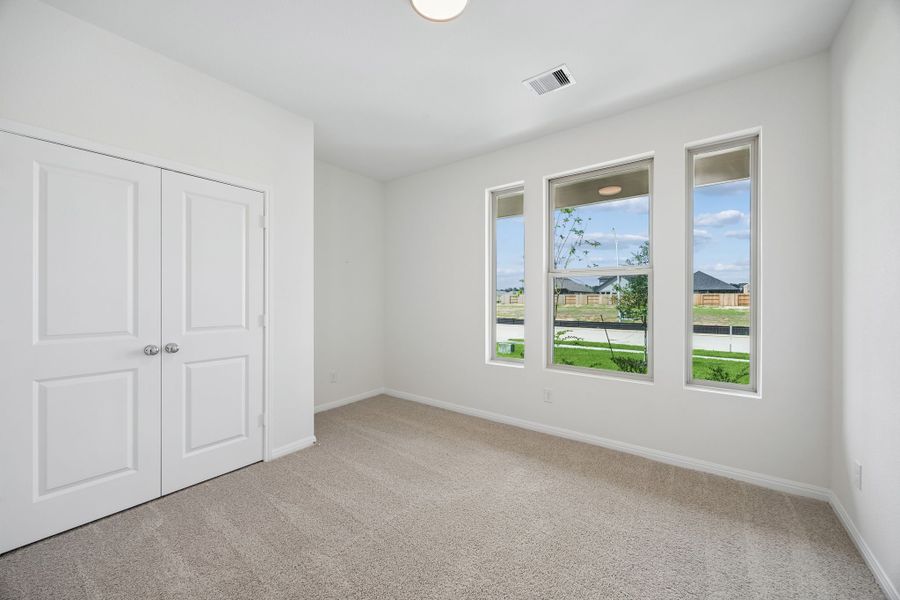 Spacious, unfurnished interior of a new home in Riviera Pines, Huffman (Image 25).