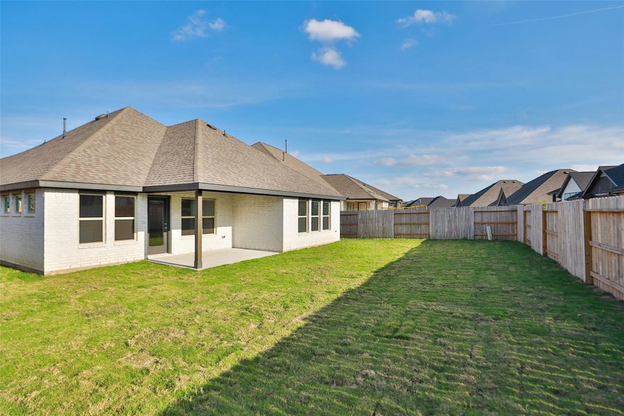 Exterior details and patio area of a home in Brookewater, Rosenberg (Image 17).