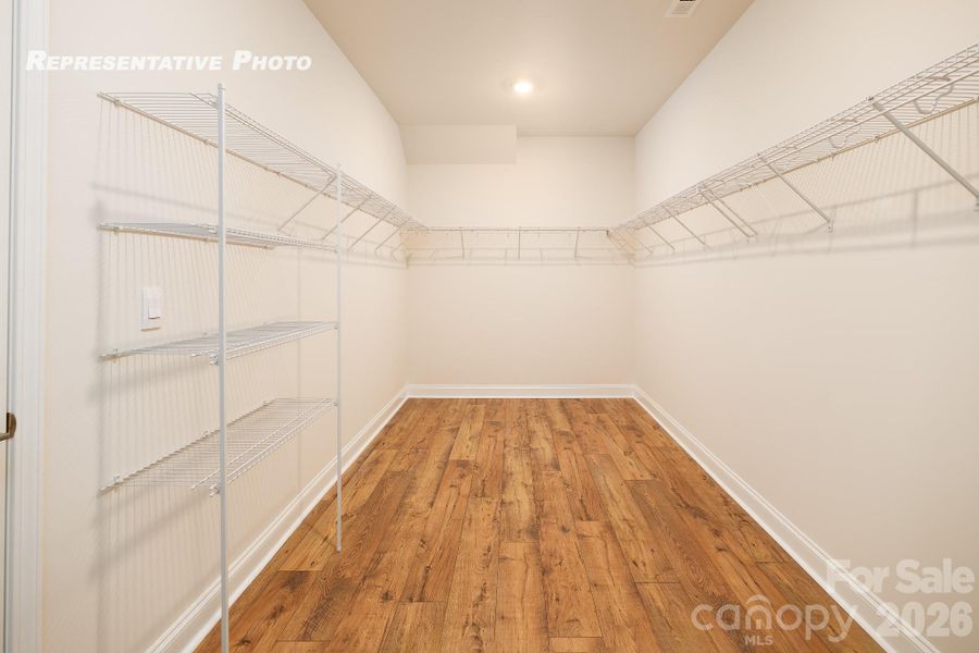 Spacious, unfurnished interior of a new home in Sylvan Creek, Denver (Image 20).