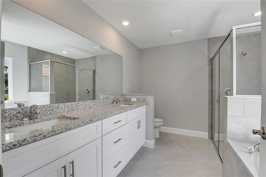 Furnished interior view inside a new home in , Kissimmee (Image 9).