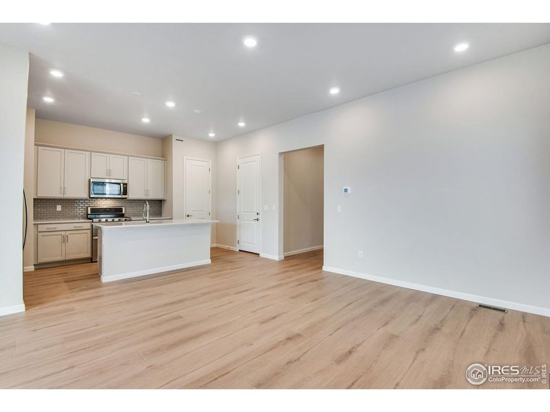 Spacious, unfurnished interior of a new home in Westside Crossing, Berthoud (Image 32).