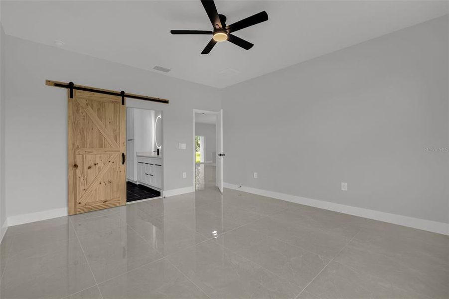 Spacious, unfurnished interior of a new home in , Ocala (Image 14).