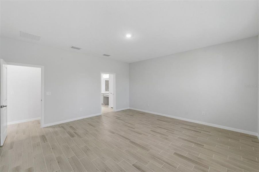 Spacious, unfurnished interior of a new home in Hammock at Two Rivers, Zephyrhills (Image 65).