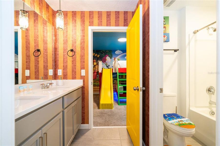 Furnished interior view inside a new home in , Kissimmee (Image 10).