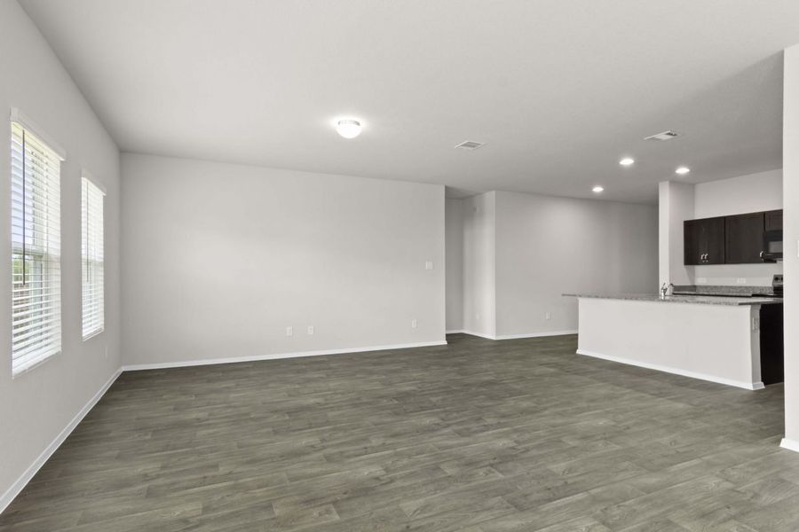 Spacious, unfurnished interior of a new home in Oaks at San Gabriel, Georgetown (Image 11).