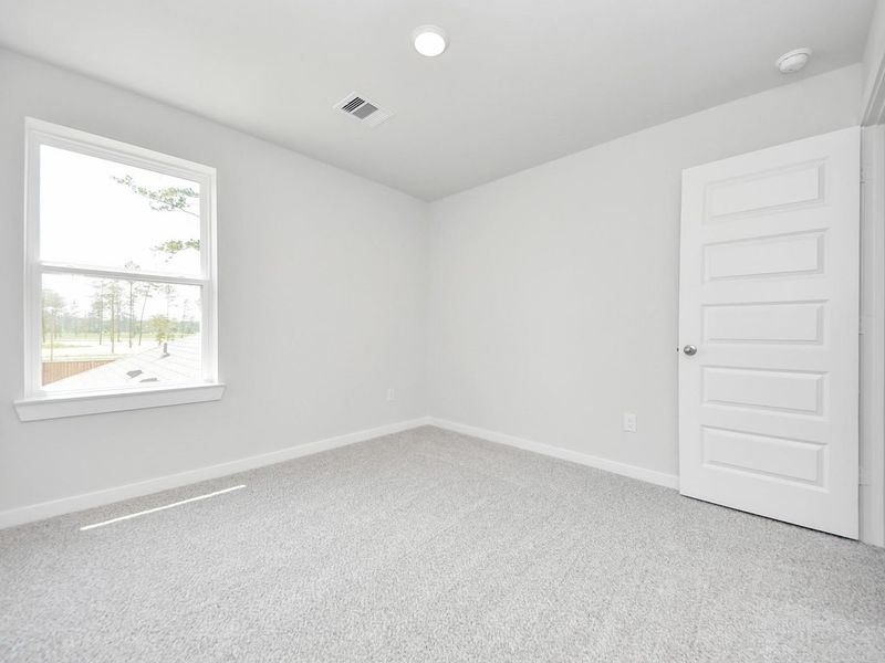 Spacious, unfurnished interior of a new home in Spring Branch Crossing, Conroe (Image 29).