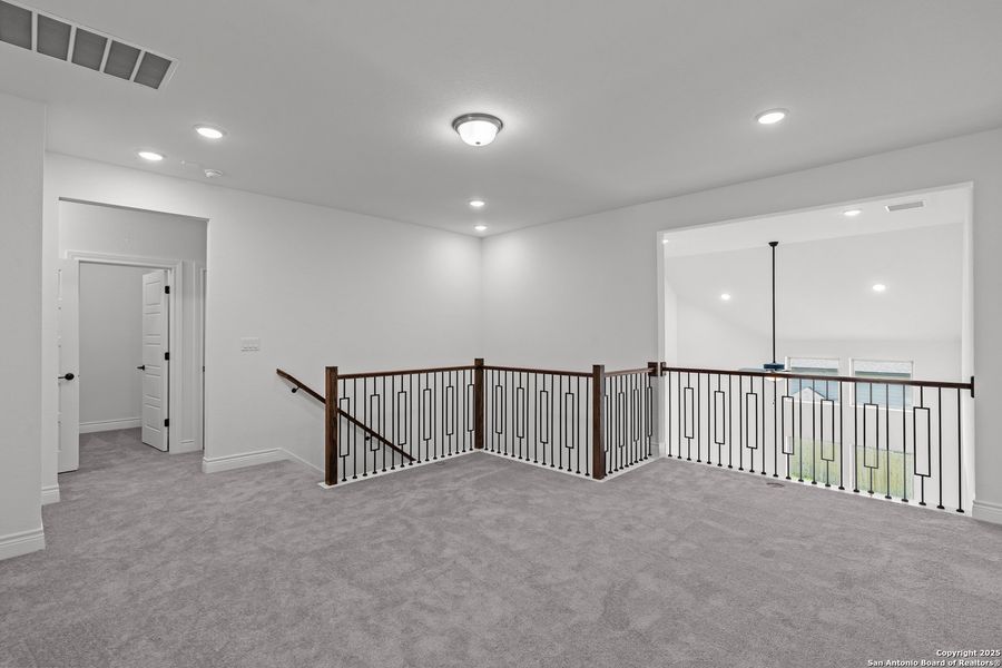 Spacious, unfurnished interior of a new home in Bison Ridge, San Antonio (Image 29). Spacious, unfurnished interior of a new home in Bison Ridge, San Antonio (Image 29).
