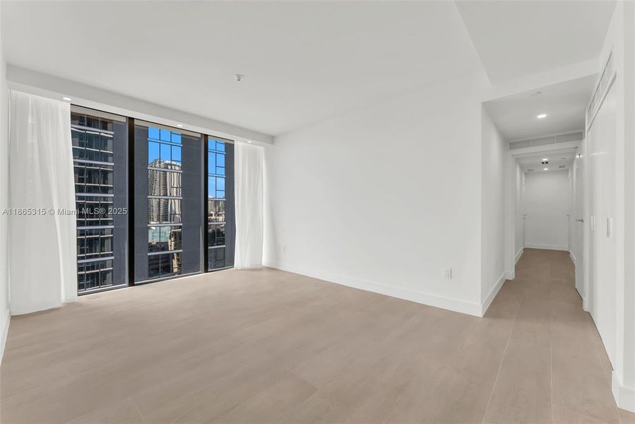 Spacious, unfurnished interior of a new home in Aria Reserve, Miami (Image 37). Spacious, unfurnished interior of a new home in Aria Reserve, Miami (Image 37).
