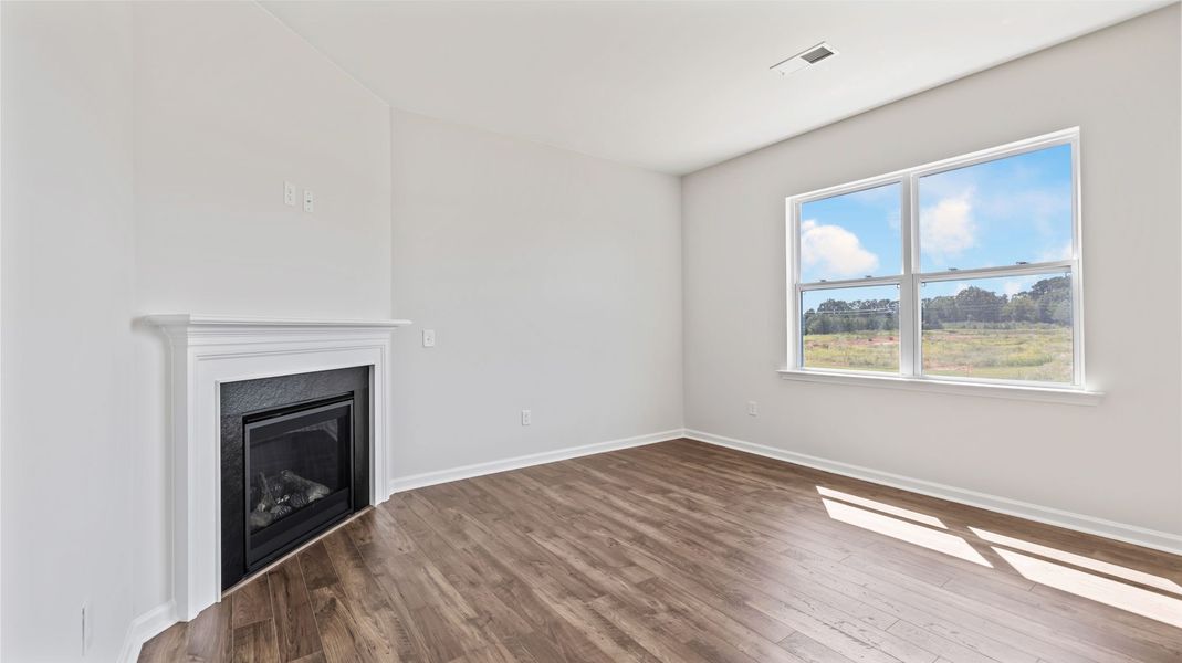 Spacious, unfurnished interior of a new home in Woodglen, Piedmont (Image 15).
