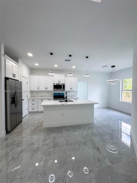 Spacious, unfurnished interior of a new home in , Lehigh Acres (Image 10).