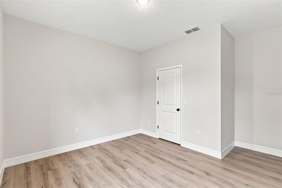 Spacious, unfurnished interior of a new home in , Eustis (Image 26).