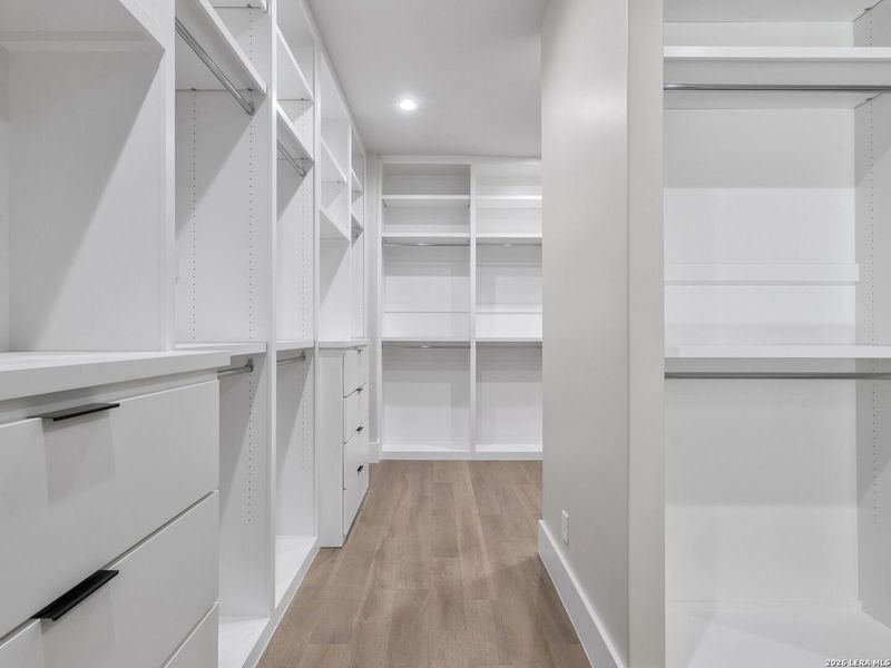 Spacious, unfurnished interior of a new home in , San Antonio (Image 21).