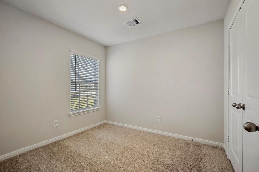 Spacious, unfurnished interior of a new home in Pinewood Trails, Cleveland (Image 18).