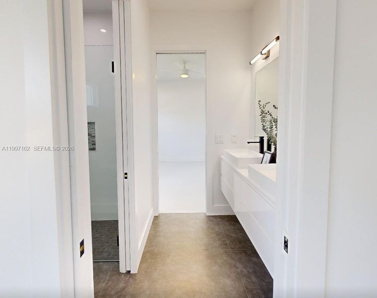 Spacious, unfurnished interior of a new home in , Naples (Image 40).