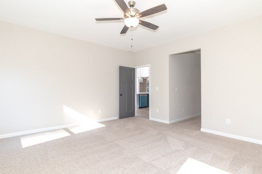 Spacious, unfurnished interior of a new home in Standing Oaks, Senoia (Image 24).