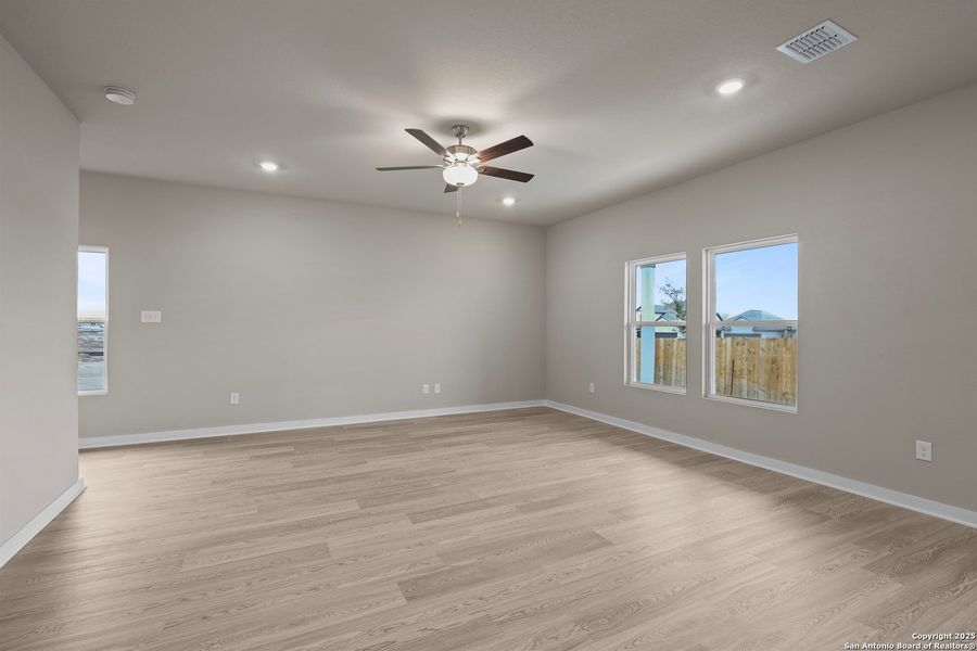 Spacious, unfurnished interior of a new home in Garden Grove, Schertz (Image 16).