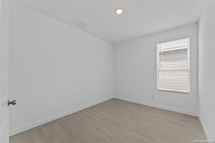 Spacious, unfurnished interior of a new home in Espada, San Antonio (Image 15).