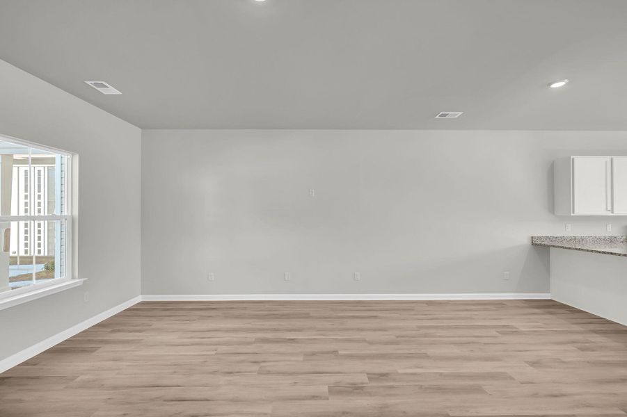 Spacious, unfurnished interior of a new home in Lakeview Commons, Goose Creek (Image 24).